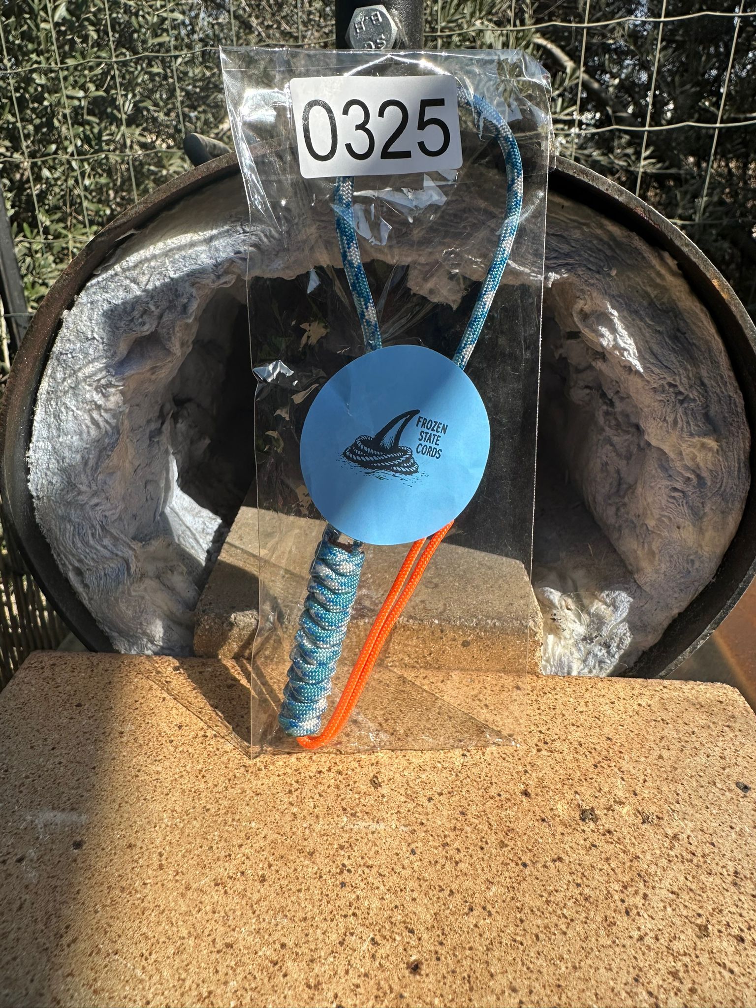 חוט טקטי לסכין או פנס